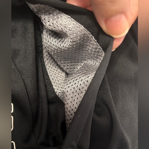 Under Armour Shorts with pockets Youth size Medium - Picture 4 of 7